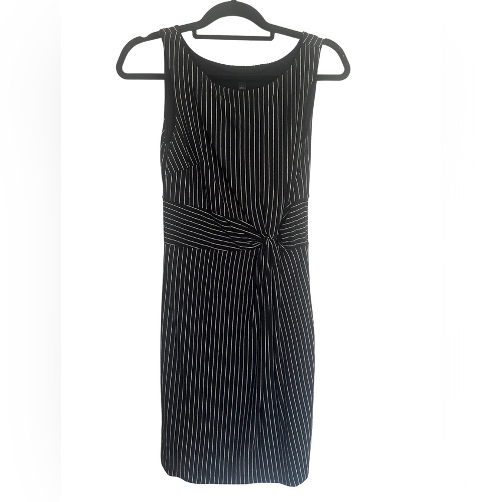 Ann Taylor Women’s Black White Pinstripe Knot Front Sleeveless Dress Size 2 EUC